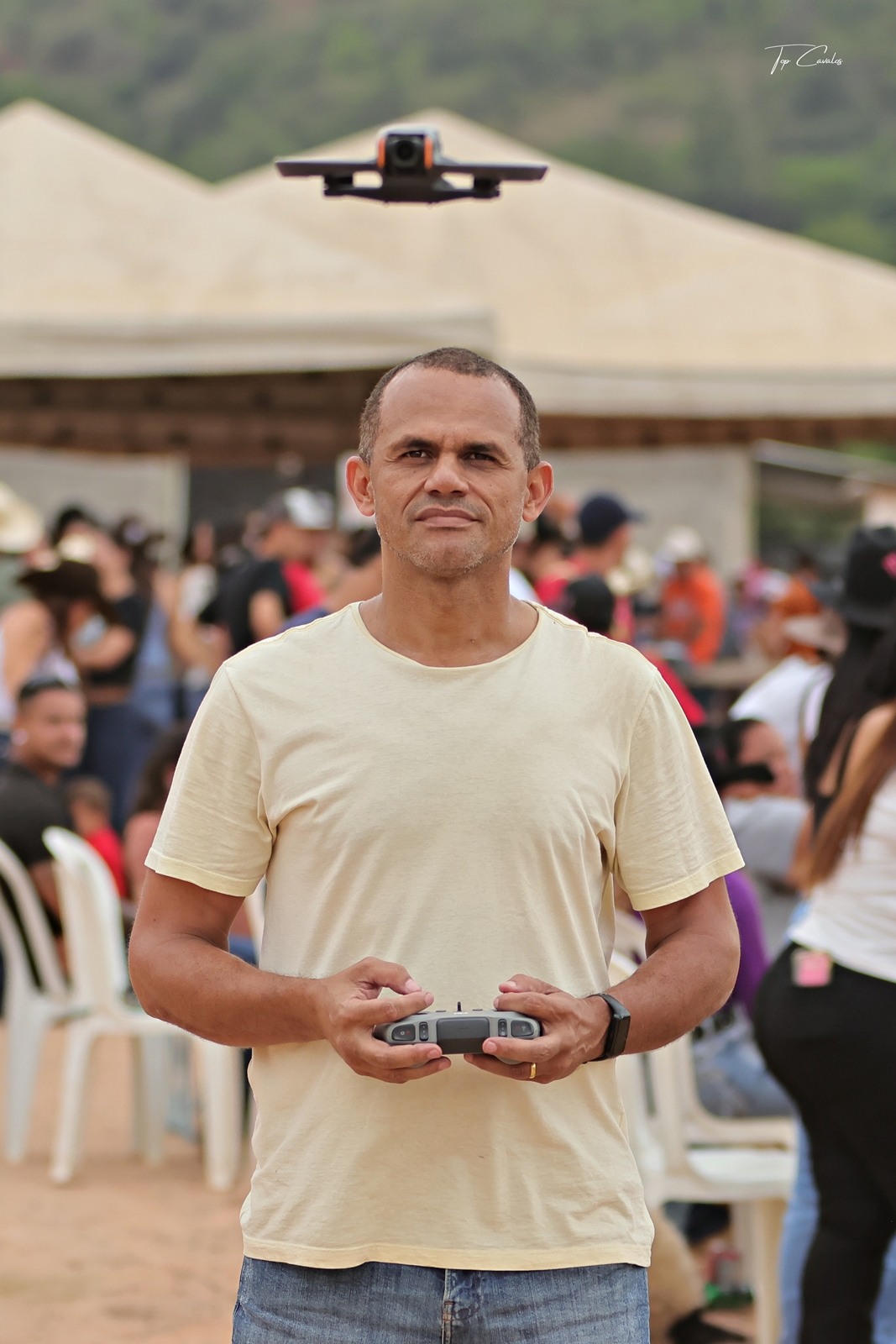 Jeferson Alessandro pilotando drone
